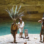 ....und in der Cenote wurden traditionelle Tänze aufgeführt....
