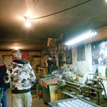 Rudi interessiert sich natürlich im Detail für den Herstellungsprozess.....