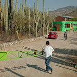 .....erst als wir der Forderung nachkamen wurde wieder aufgeschlossen