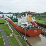 ....auf beiden Seiten des Schiffes passt keine Handbreite mehr....