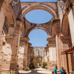 ....hier die stehengebliebenen Mauern.....