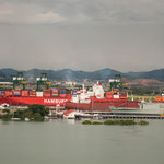 ....Schiffe im Hafen von Panama City.....