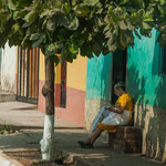 Hier wird am Strassenrand gestickt....