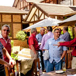 Ankunft der ehemaligen und jetzigen Kollegen von Warren