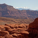 Vordergrund Canyonland und im Hintergrund die La Sal Mountains