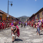 ....daneben wird auch die Religionsgeschichte nachgespielt....