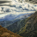 ....ganz eigenartiges Licht durch tiefe Wolken und hin- und wieder Regen....