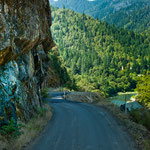 und links ebenso weit senkrecht hoch