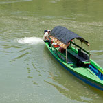 die schnellen und eleganten Boote nach Yaxchilan