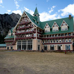 Hotel "Waterton Lodge"