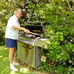 .....Sonny beim grillen....