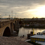 Diese tolle Brücke wurde einfach Stein für Stein nach Arizona geschafft und aufgebaut