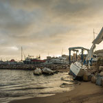 Vom Sturm schwer getroffen lagen immer Boote am Ufer