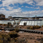 Die Südseite hat viel Glas und die Solarpanels