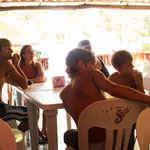 ....Kevin, Corinna und die Kinder genießen zum ersten Mal eine richtige mexikanische Kneipe