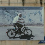 Ganz viel Fotografien von alten Menschen an den Wänden