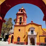 Auch das kleine Bernal hat ein prächtige Kirche