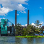 im Hintergrund das VW Werk