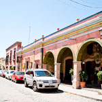 wunderschön bemalte Bauten