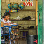 ....die einzige die arbeitet - möchte vielleicht mal auf die Uni.....