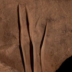 der rauhe Sandstand wurde genutzt um Werkzeuge und Pfeilspitzen zu schäfen