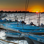 ....Fischerboote mit Stangen (wir wissen nicht wofür)....