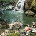 ....wenn man sich hinter den Wasserfall setzt hat man gleich eine Sauna....