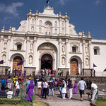 ....die Kathedrale war mal ein Prunkstück - heute nur noch Fasade
