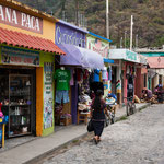 ....jedes Haus ein Ladengeschäft....