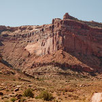 hinten führt die Strasse in den Canyon .... und wir müssen ganz hinauf.....