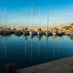 der riesige Jachthafen